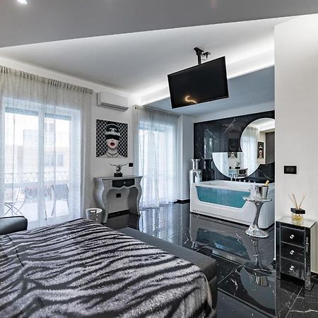 Prezioso Suites & Rooms Lecce Bagian luar foto