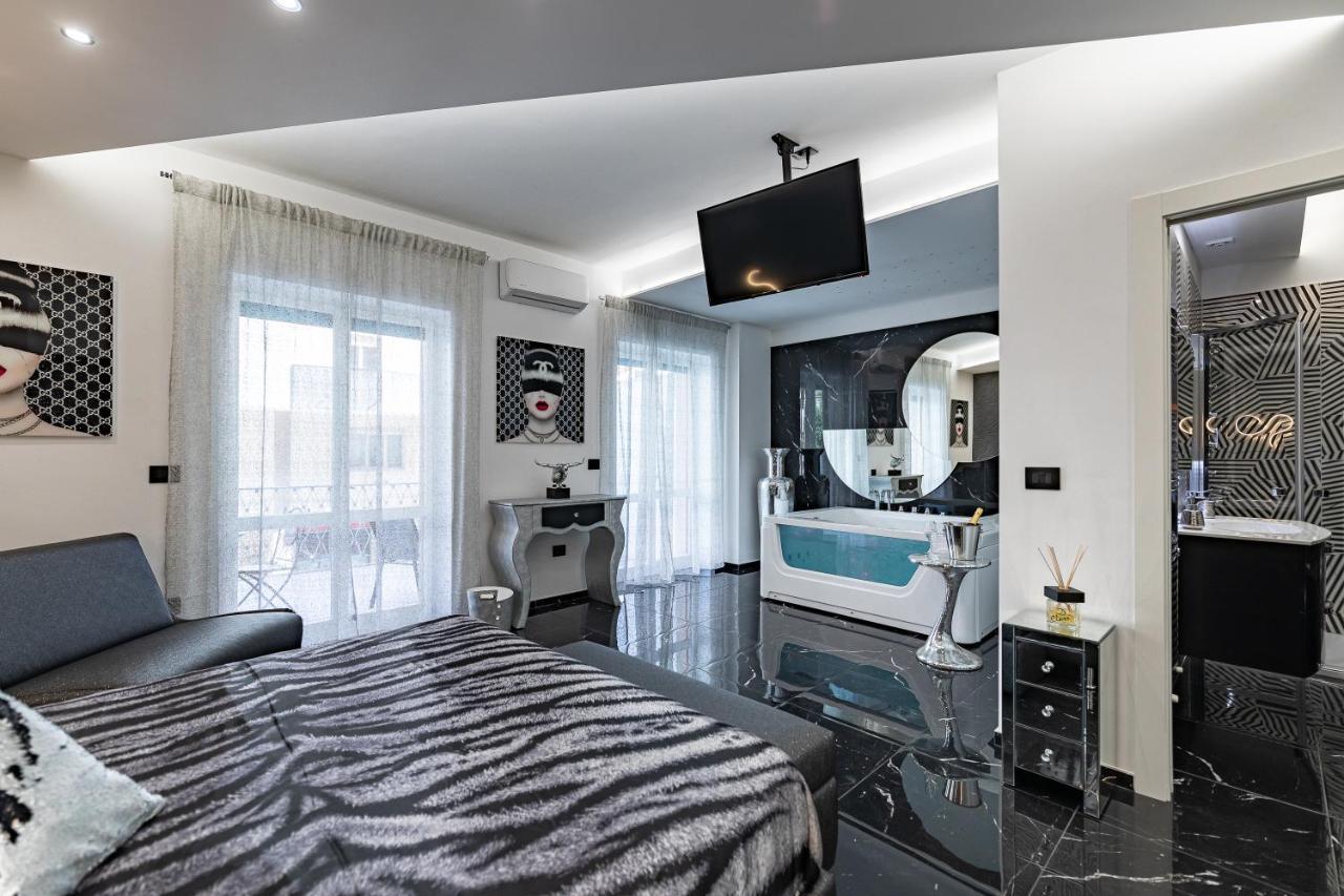 Prezioso Suites & Rooms Lecce Bagian luar foto