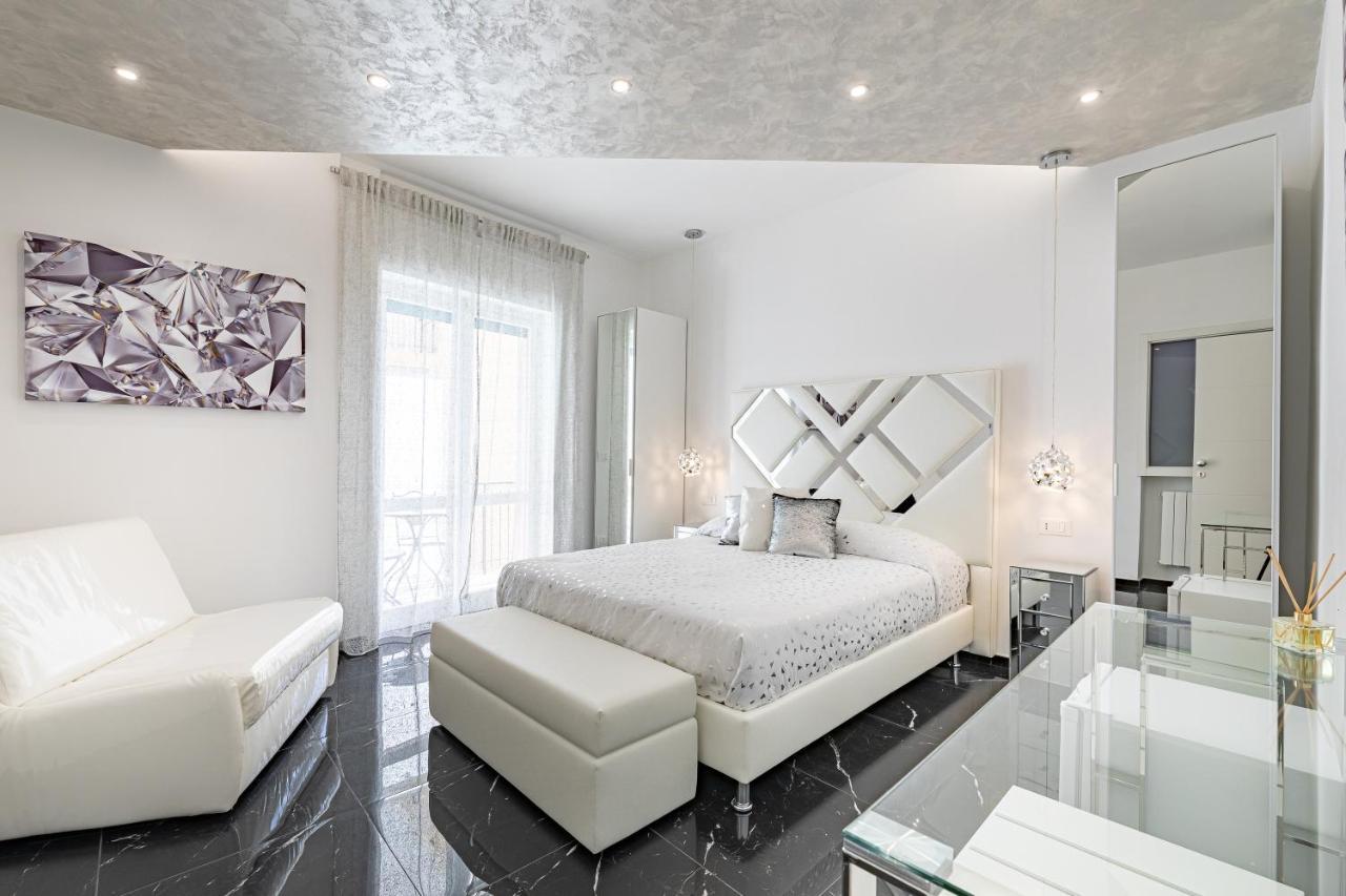 Prezioso Suites & Rooms Lecce Bagian luar foto