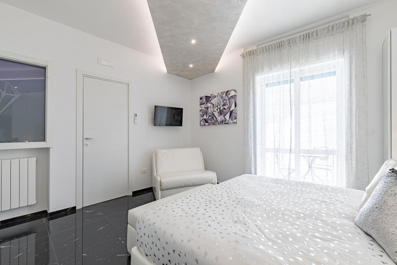 Prezioso Suites & Rooms Lecce Bagian luar foto