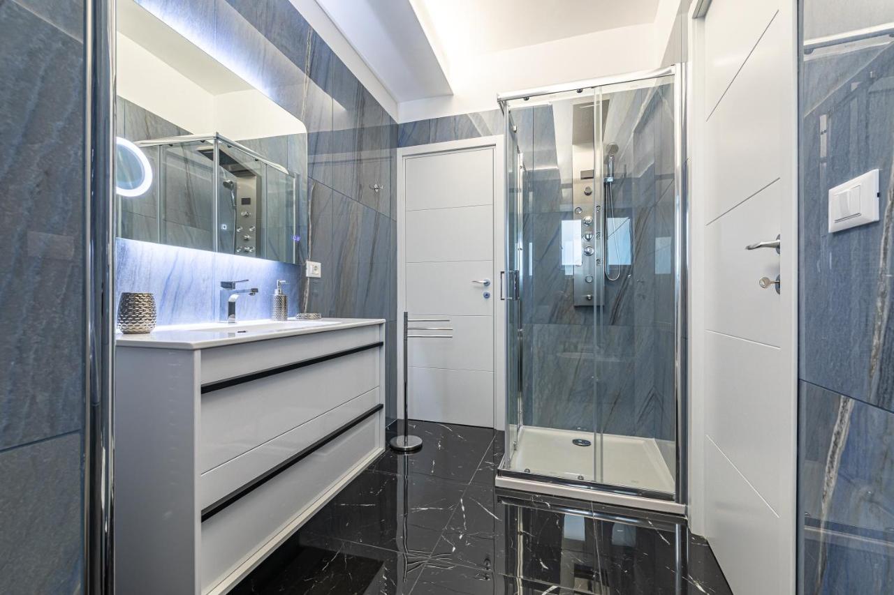 Prezioso Suites & Rooms Lecce Bagian luar foto